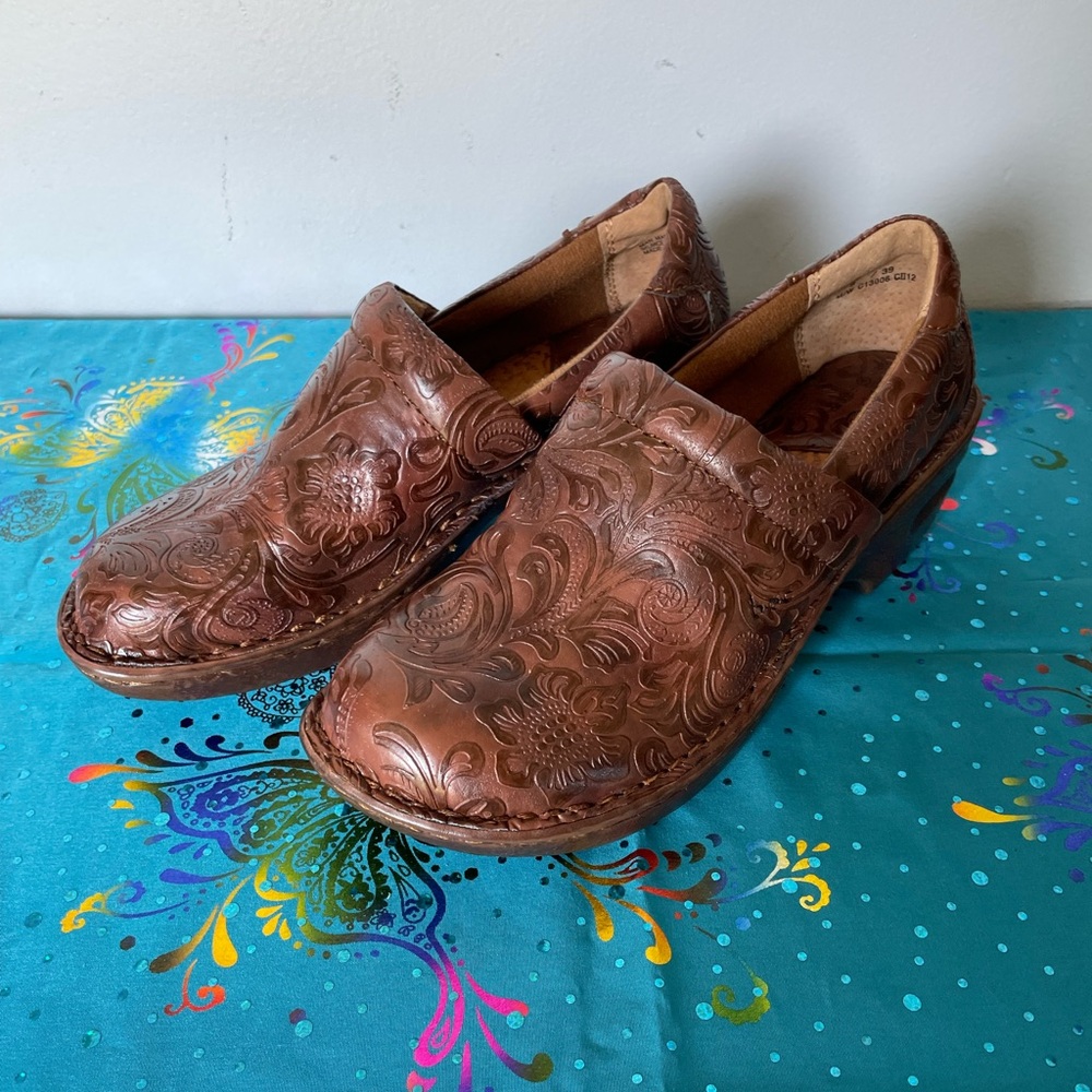 NWOT B.O.C. Clogs, Size 8 - Picture 2 of 8